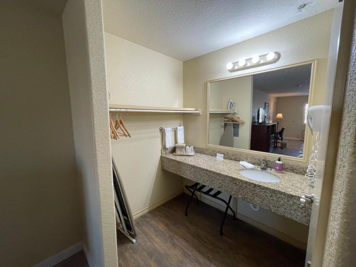 Kenedy Inn And Suites Buitenkant foto