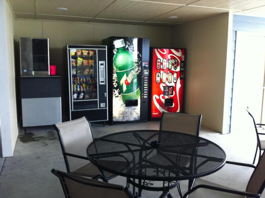 Kenedy Inn And Suites Buitenkant foto